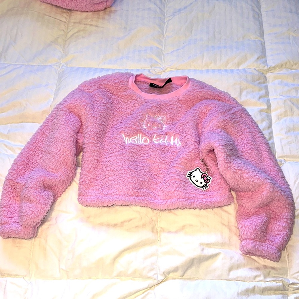 Hello kitty winter x Forever 21 collab sweater boxy crop